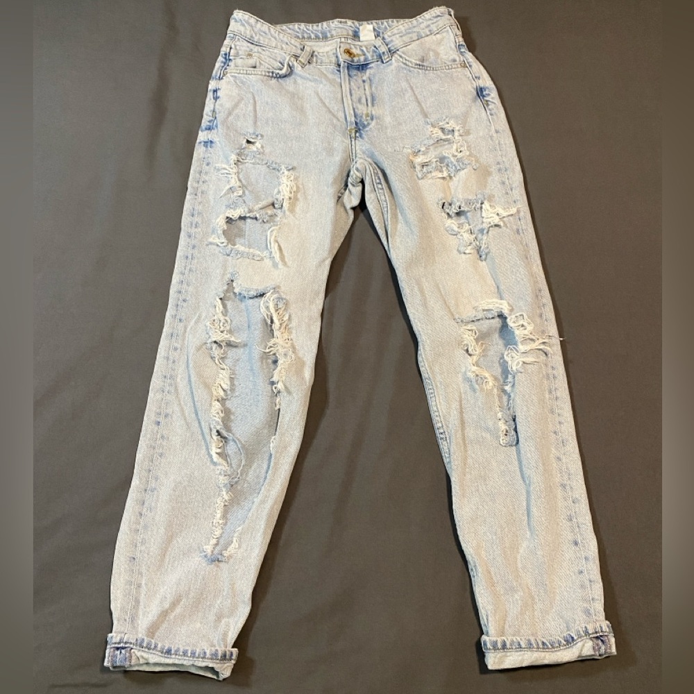 &Denim by H&M Torn Boyfriend Jeans, Size 2.